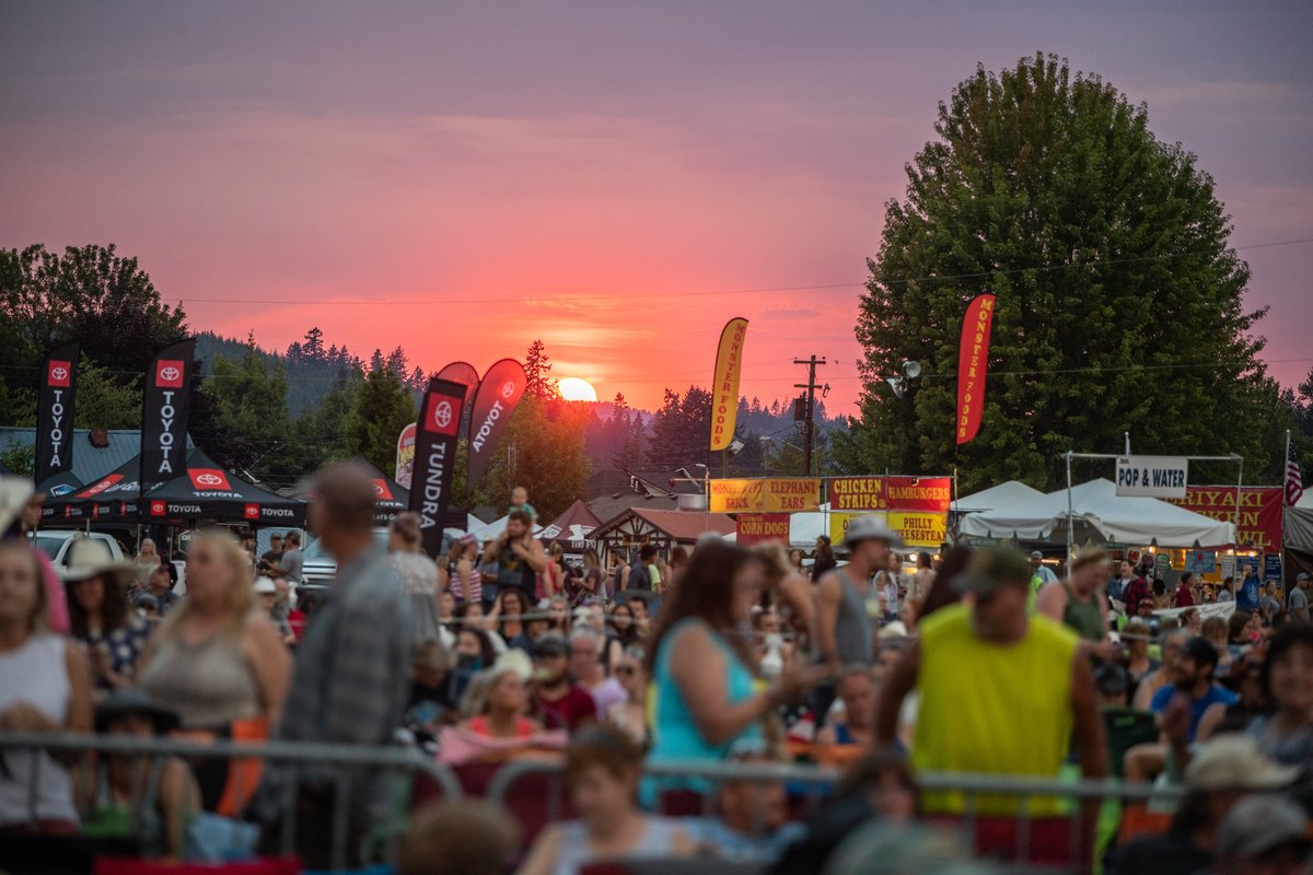 OregonJamboree's tweet photo. And on Wednesday's we wear pink .... or at least the sunsets do at the Oregon Jamboree! π
#Oregonjamboree #JamFans #OregonSunsets #Toyota https://t.co/6WiYt7T5cF