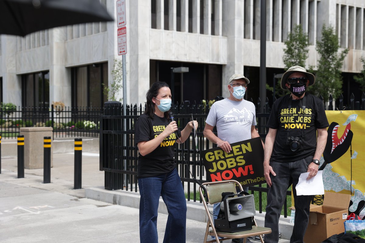 foe_us's tweet image. Every year, American taxpayers pay up to $15,000,000,000 in federal subsidies to industries destroying our climate.
 
That’s why Friends of the Earth activists are participating in actions across the country demanding legislators to #StopFundingFossils &amp;amp; end Big Oil handouts!