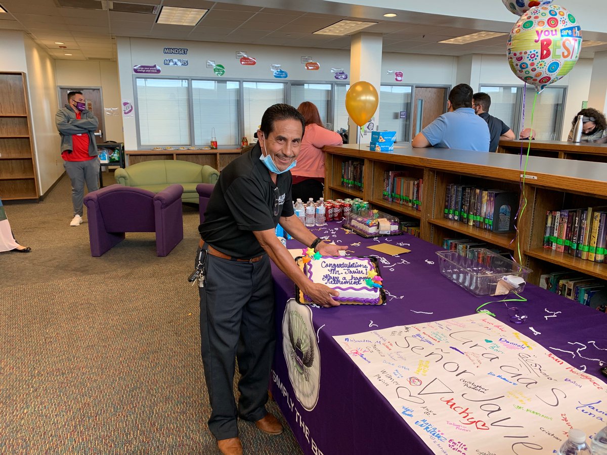 MedranoJrHigh's tweet photo. Thank you, Mr. Javier for 26 years of service to @dallasschools. Happy Retirement! #MedranoJrHigh will miss you tremendously!๐ฆ
๐๐ผ๐๐
#timetotravel #alldaysoff https://t.co/0so2wvsFqU