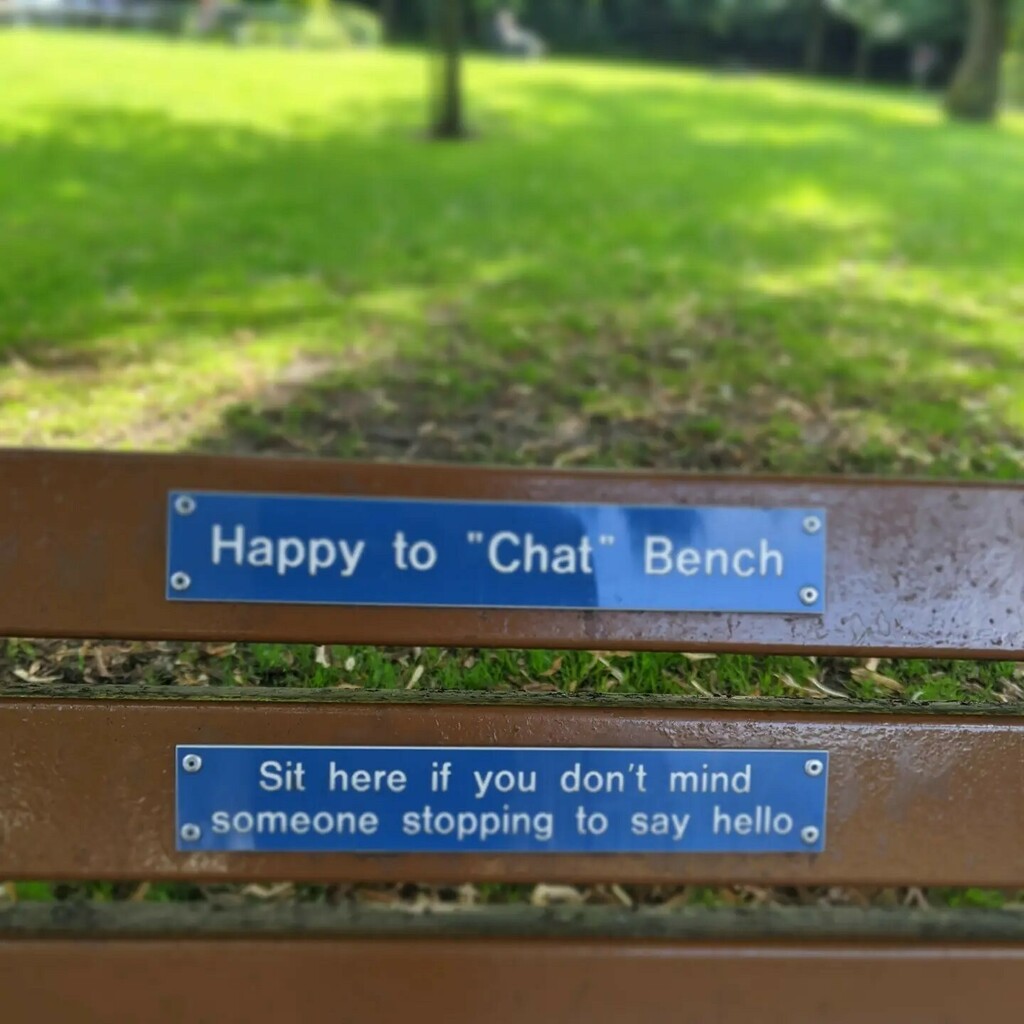 Happy to chat bench in Nuttall Park. instagr.am/p/CTAMQLJjNzB/
