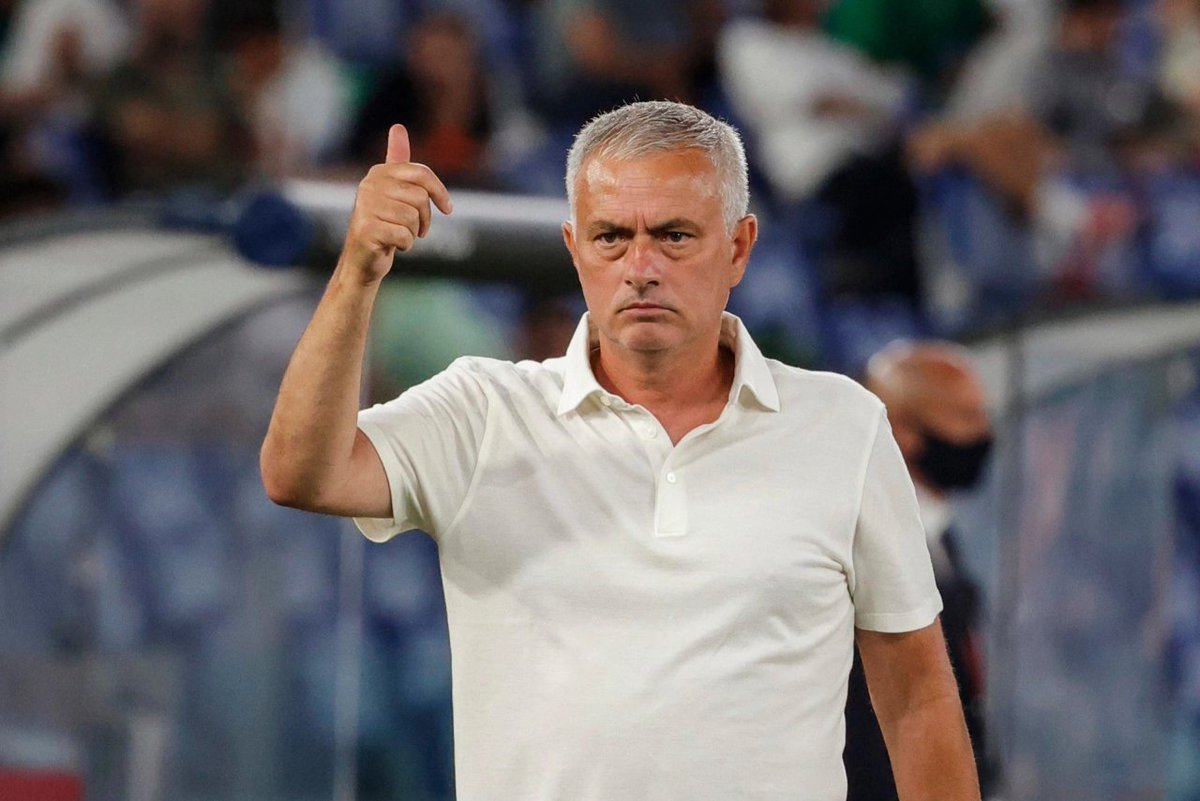 FootballTalkHQ's tweet photo. Mourinho was asked by Sky Italia if he’s happy with his squad:

🗣️“Do you know a coach who is satisfied with their squad? Maybe Pochettino,” https://t.co/2WODaz8Vak