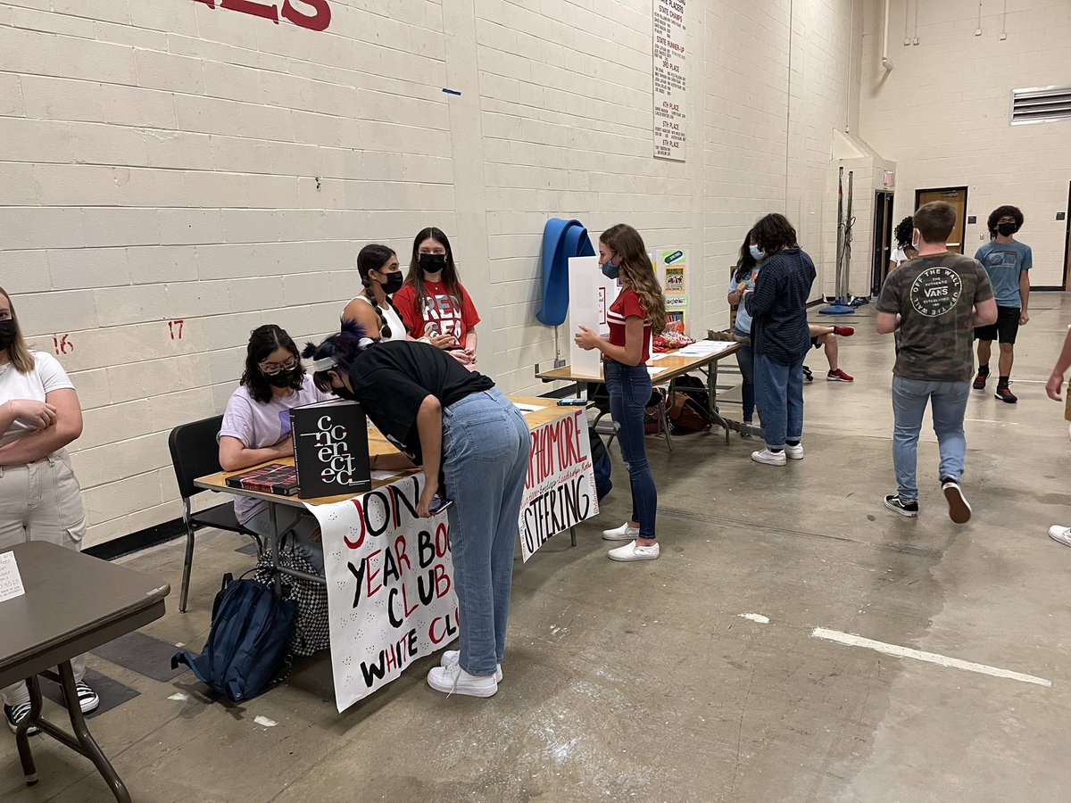 BloomingdaleSHS's tweet image. Thank you to all of the clubs that participated in today’s club fair during lunches. Get involved Bulls! 🅱️🤘🐃