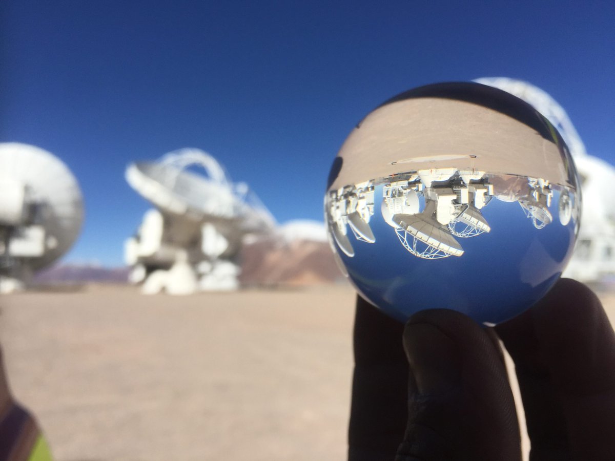 TheNRAO's tweet photo. The clear blue skies of the San Pedro de Atacama often appear a deep azure due to the scattering of sunlight by oxygen and nitrogen molecules in the atmosphere.
Credit: Juan Carlos Rojas (ESO/NAOJ/NRAO)
#astronomy #almaobservatory #chile
Original post by: @ALMA_Japan https://t.co/ckcalVgkFt
