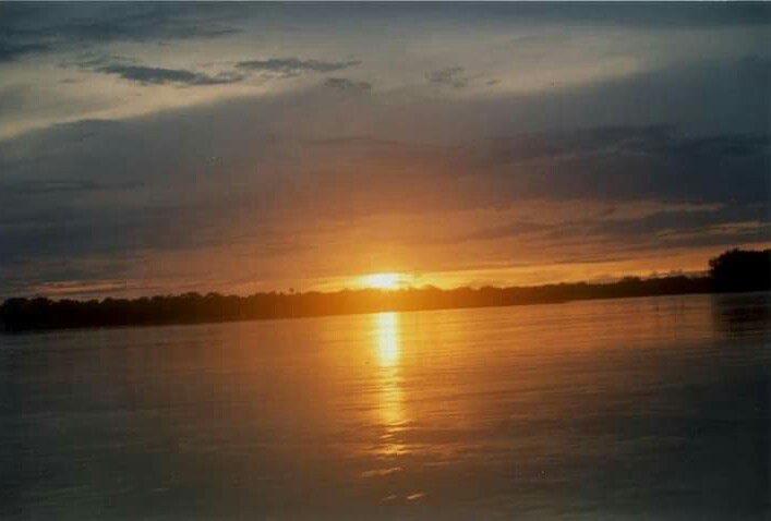 CPinosE's tweet photo. Atardecer desde el río Napo 🇪🇨 https://t.co/YO2lp1whxa