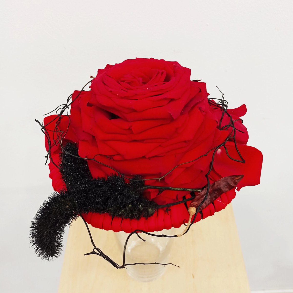 hesitantwitch's tweet photo. also I made a bridal bouquet inspired by @MCRofficial 's three cheers for sweet revenge https://t.co/QEhf6z9mVP