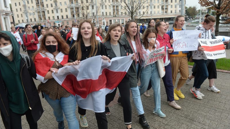 In #Belarus, school teacher Andrey Piatrouski was sentenced to 1.5 years in prison. He was accused of insulting Lukashenko. His guilt? He discussed the white-red-white flag in the classroom and showed a video from one of the "extremist" telegram channels to his students