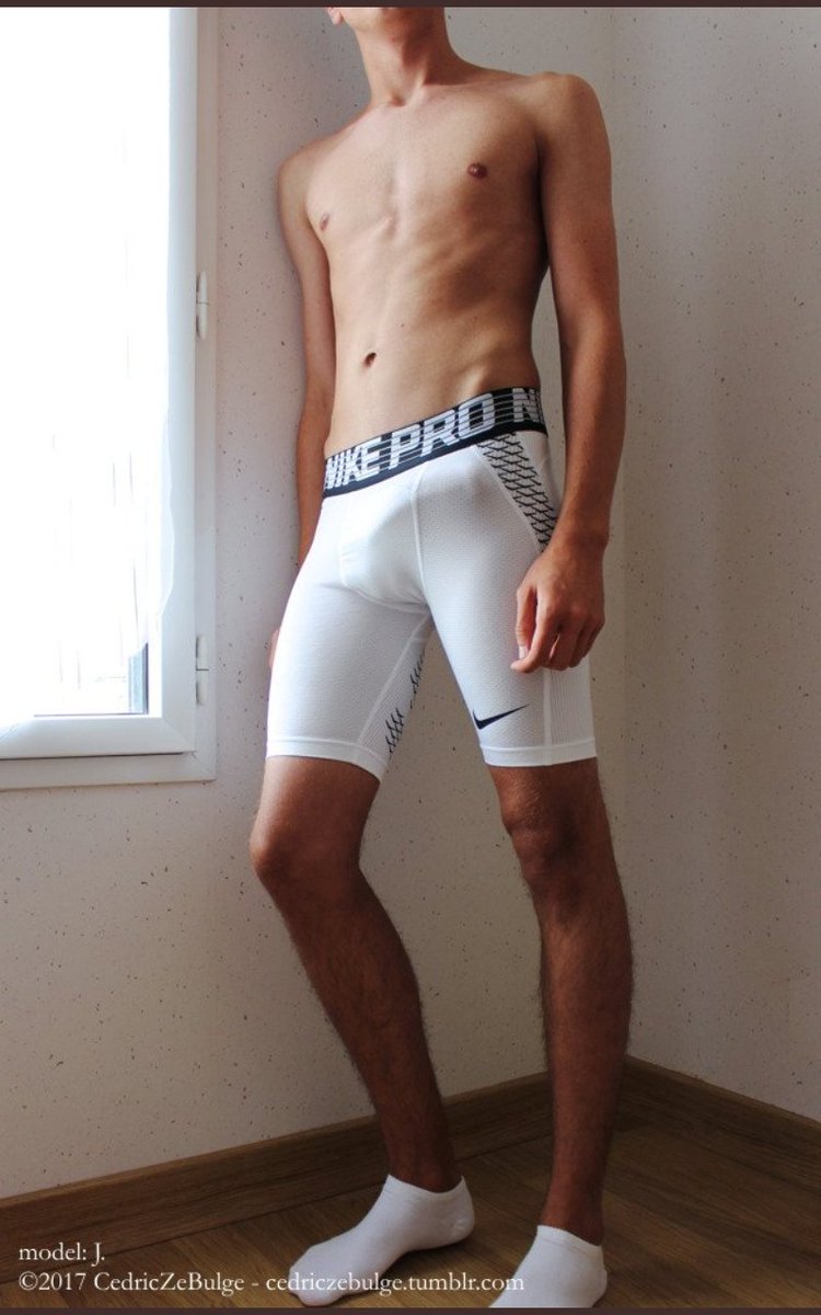 юноши в плавках. худой парень. парни на пляже. Renato ferreira abs. худой парень.