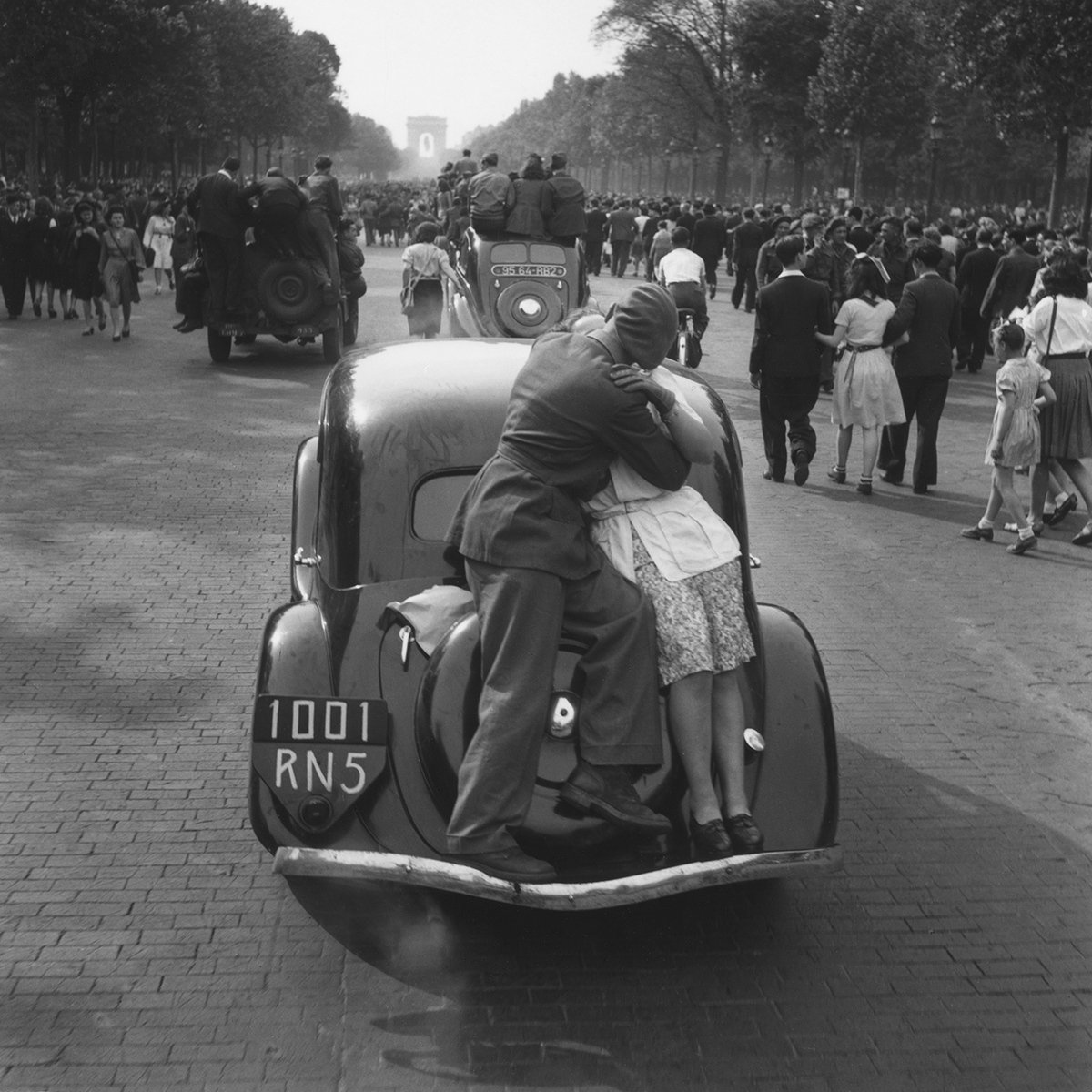 “El amor no sucede de repente. El amor es una elección deliberada. Amar a alguien significa elegirlo cada vez, día a día, todos los días.”
(J. E. Castrillón)

© Roger Schall
