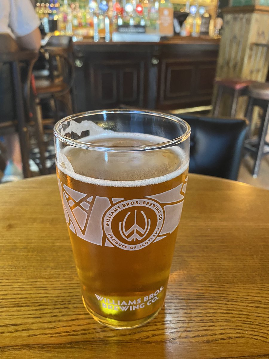 Hammer's tweet photo. Solidarity pint, since I was in the area and couldnโt give blood today. #istandwithmeb @DoctorsBar ๐ณ๏ธโโง๏ธ ๐ณ๏ธโ๐ https://t.co/ZbNuUBtQxH