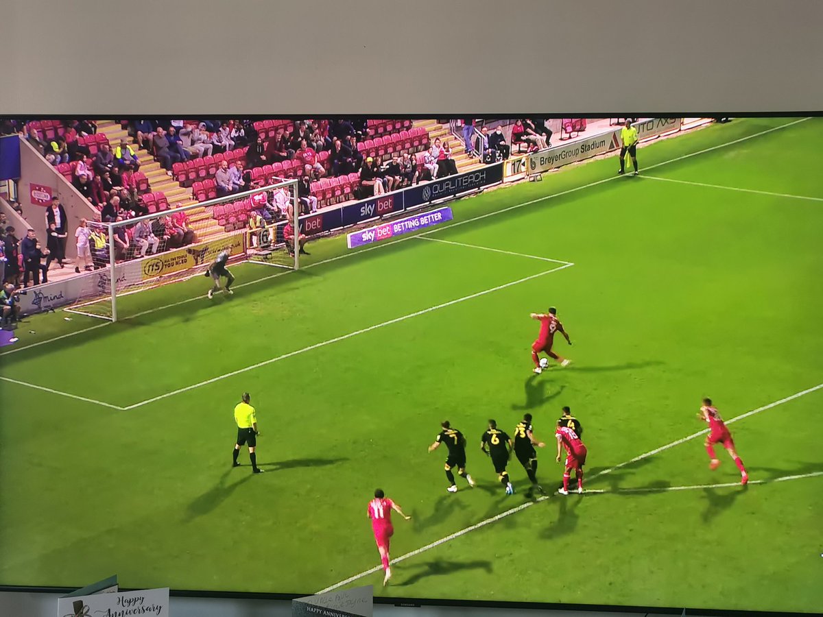 scottyfuncasin0's tweet photo. @leytonorientfc @OrientOutlook @TotalOrient Pen should have been re taken players in the area, the ref is looking at the penalty taker not the edge of the box, and the keeper saves it 5 yards off his line. https://t.co/1deEOEPMmm