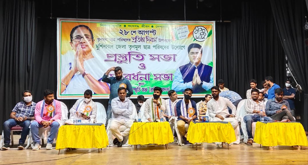 aitcsudip's tweet photo. The students of Murshidabad met for a preparatory meeting for #TMCPFoundationDay, today, at Berhampore

Their determination &amp; the fire in their eyes clearly showed that they are willing to fight to farthest extent to overthrow the autocratic BJP government in 2024! https://t.co/cW7n5aB9Lx