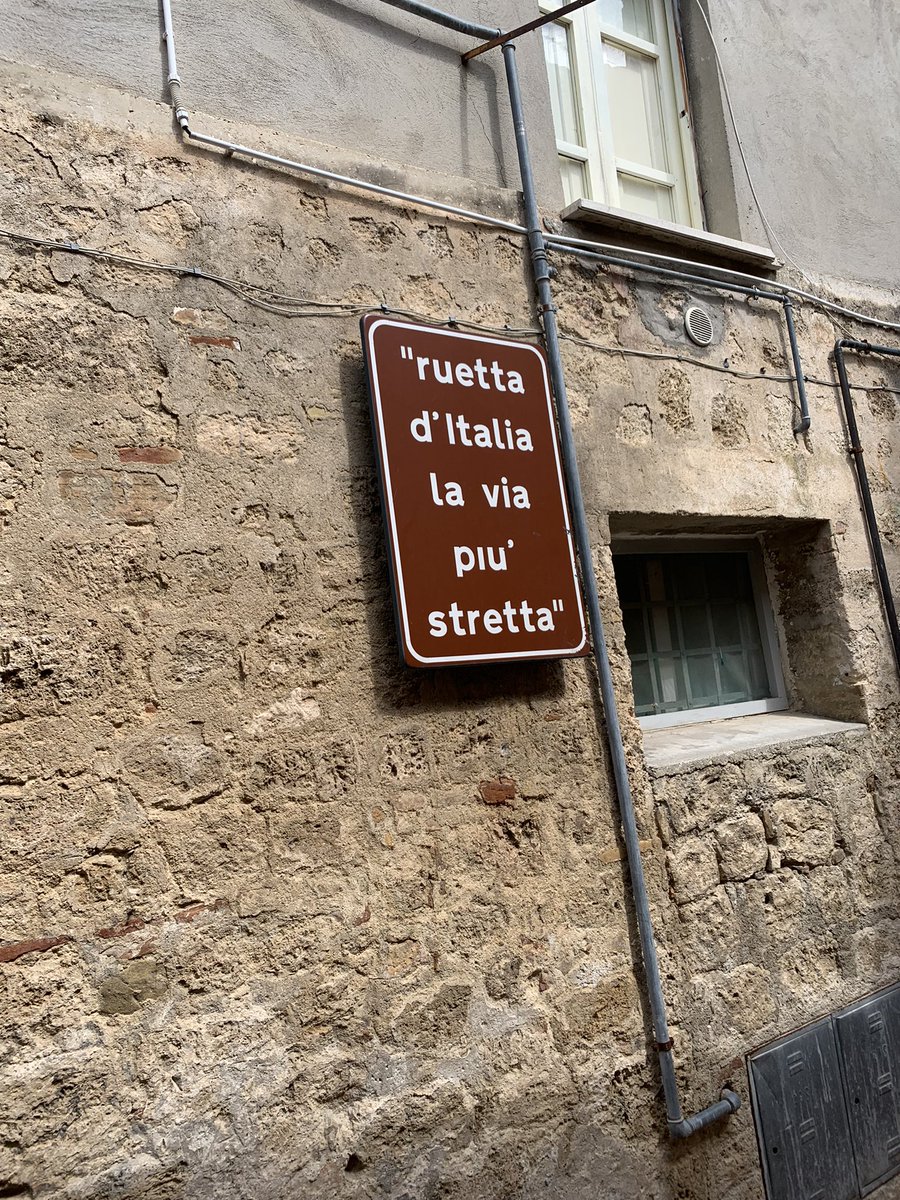 Cartolinformatk's tweet image. La via più stretta d’Italia e io ci sono passato…..