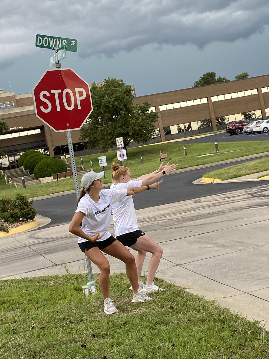 GriffonSoccer's tweet photo. Volunteering on freshmen move in day a success!! Can you tell we take directing traffic serious?
#GriffsInTheCommunity https://t.co/5Rbe2ZvTh2