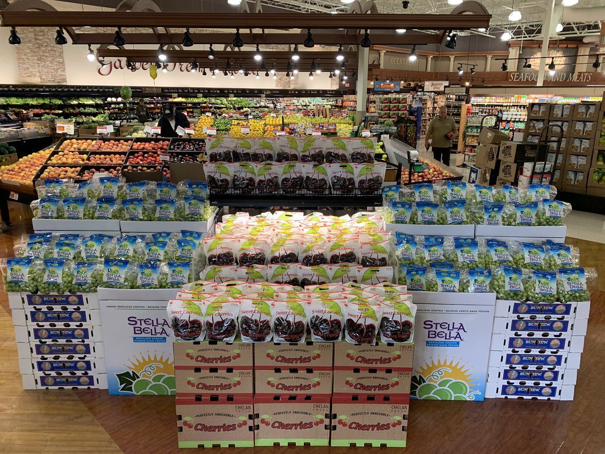 Stella Bella” Green Seedless Grapes with outstanding quality and Cotton Candy Grapes with sugary sweetness are in peak season from California!

#grapes #inseason #freshproduce