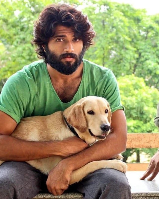 Rowdy_vdfc1's tweet photo. 4yrs of cheers @TheDeverakonda
@imvangasandeep
Arjun 💔
#4YearsOfArjunReddy
@TheDeverakonda
#VijayDeverakonda #LIGER #vd10 https://t.co/FUI5rr6GWO