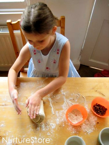 nurturestore's tweet photo. What's so great about hands-on learning anyway?⁠ Learn about the benefits of experiential learning, what stops us including more of it, and how to teach better using hands-on activities. Plus: take your pick of 50+ ready-made hands-on units! ⁠
https://t.co/WyZTkOzK5D https://t.co/PGl9B4DozN