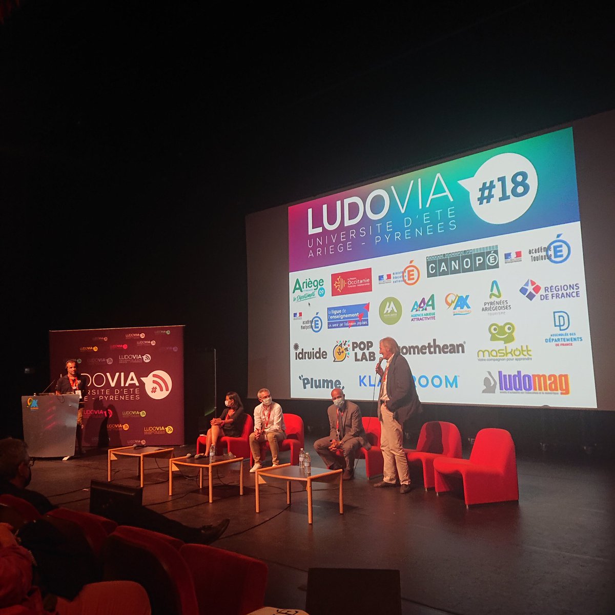 Discours final et remise des coups de cœur #Ludovia18.
Bravo à toutes et tous.
On se retrouve dans un an pour certains et peut-être en Belgique dans quelques mois pour l'édition #LudoviaBE
