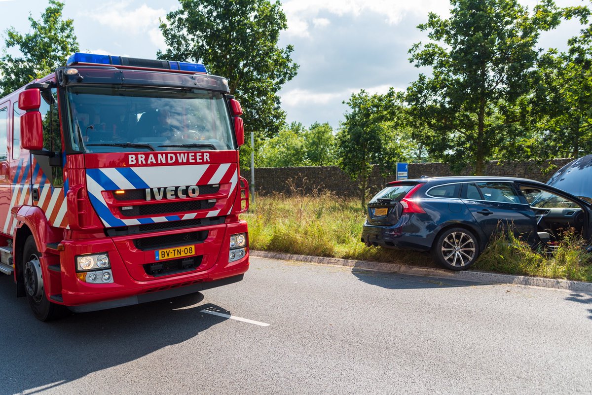 Automobiliste gewond na eenzijdig ongeval op Westenholterallee Lees meer bij @WeblogZwolle :. #zwolle @VRIJsselland.