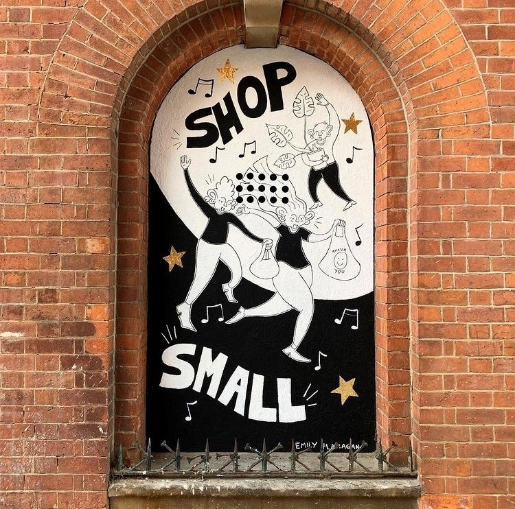 underbanks_sk's tweet photo. Did you know in the 19th century there were over 30 shops in the #Underbanks including hosiers and milliners?

Today it is home to an array of local businesses. #ShopSmall #LoveLocal

The mural has been painted by local artist @emwobble.

Funded by @HeritageFundUK and @totallysk. https://t.co/fa6VHPEcG0