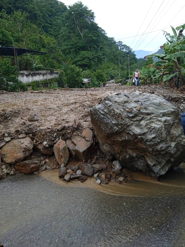 minaguasoficial's tweet photo. @minaguasoficial a través de #UTAAMérida, @InparquesMerida y @PCivil_Ve brindan atención a los sectores #Mocotíes, #LasPalmasRanchería, #LasTalas, #LaVegaDeSanIsidro y #PuertoRico en el mcpio #PintoSalinas, edo. Mérida por fuertes precipitaciones de los últimos días https://t.co/hPwPczEuXT