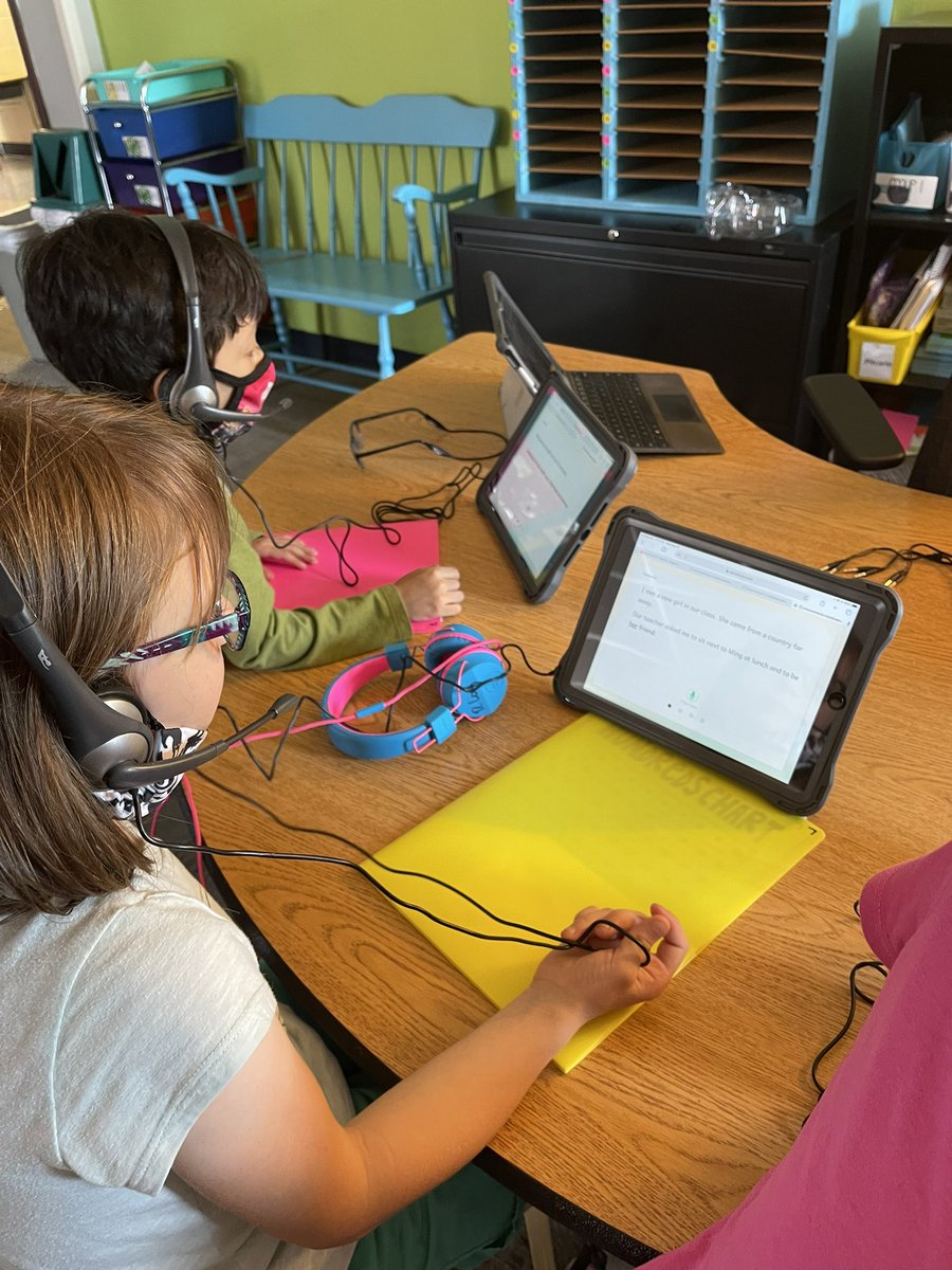 pitcairn_haley's tweet photo. We are practicing with Amira today! Such a cool resource we now have. The kids think it is so cool!! @olatheschools @ICBobcats #big3 #2ndgrade #mtssreading https://t.co/BDl5Daej9X