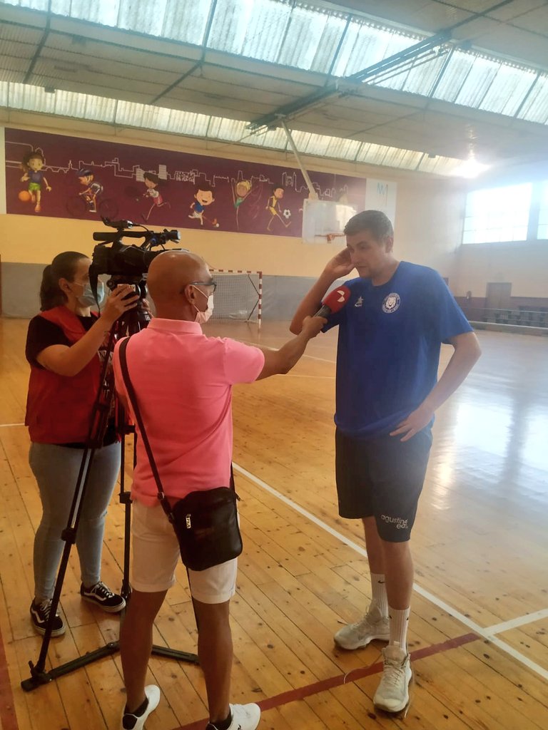 CBReinodLeon's tweet photo. PRENSA 📺|| 

Hoy a las 20.15h y a las 23.45h podréis ver el reportaje que nos hicieron ayer, por el comienzo de la nueva e ilusionante temporada, nuestros amigos de @cyltv con Jesús Rodríguez (@ChusRodriguezTV) a la cabeza. 

¡No os lo perdáis! 😎

#LigaEBA #GoReinodeLeon https://t.co/PnCNuqpqQf