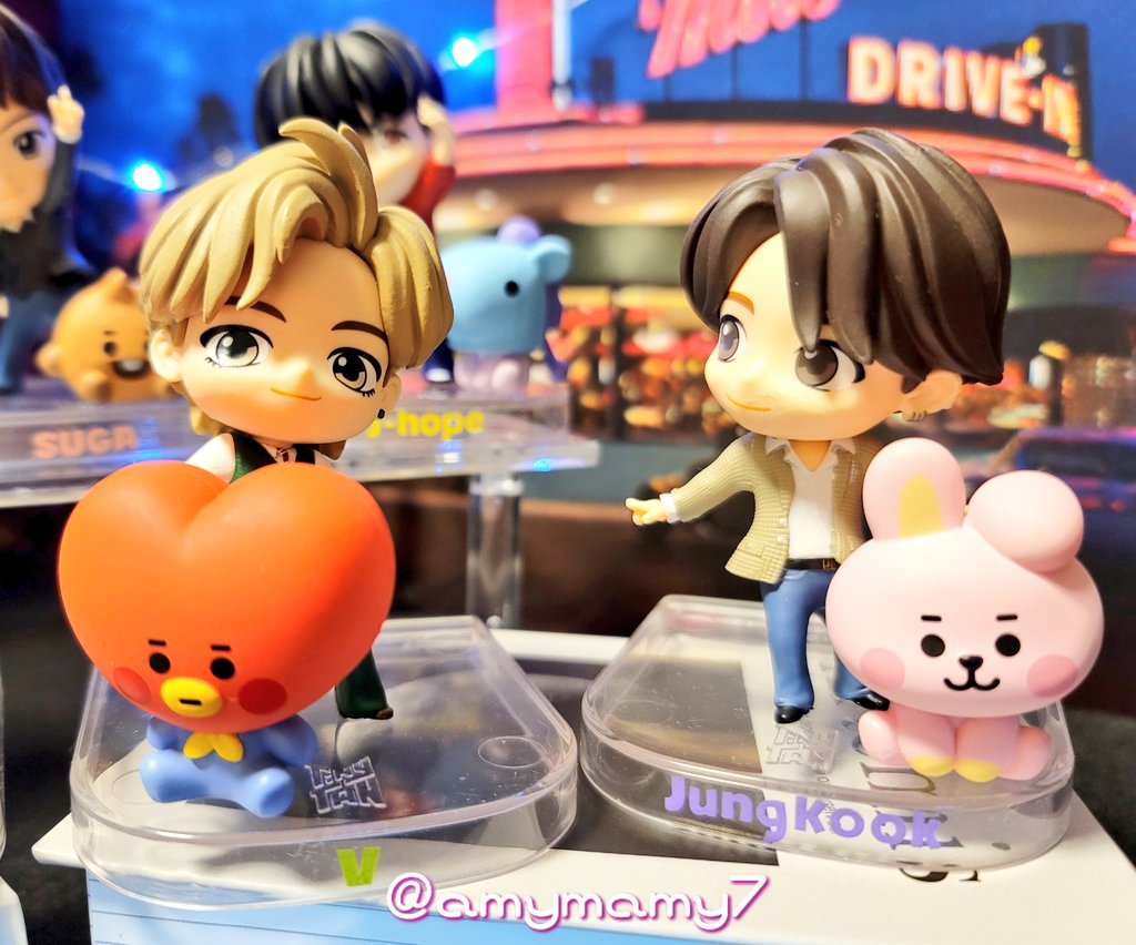 amymamy7's tweet photo. Tinytan と BT21 フィギュアたち💜😊📸
#BTS_Dynamite #monitorfigurine
#TINYTAN #BTS #방탄소년단 #BTSfigure #gomanadoll @bts_twt #BT21 https://t.co/1JseZWHFaQ