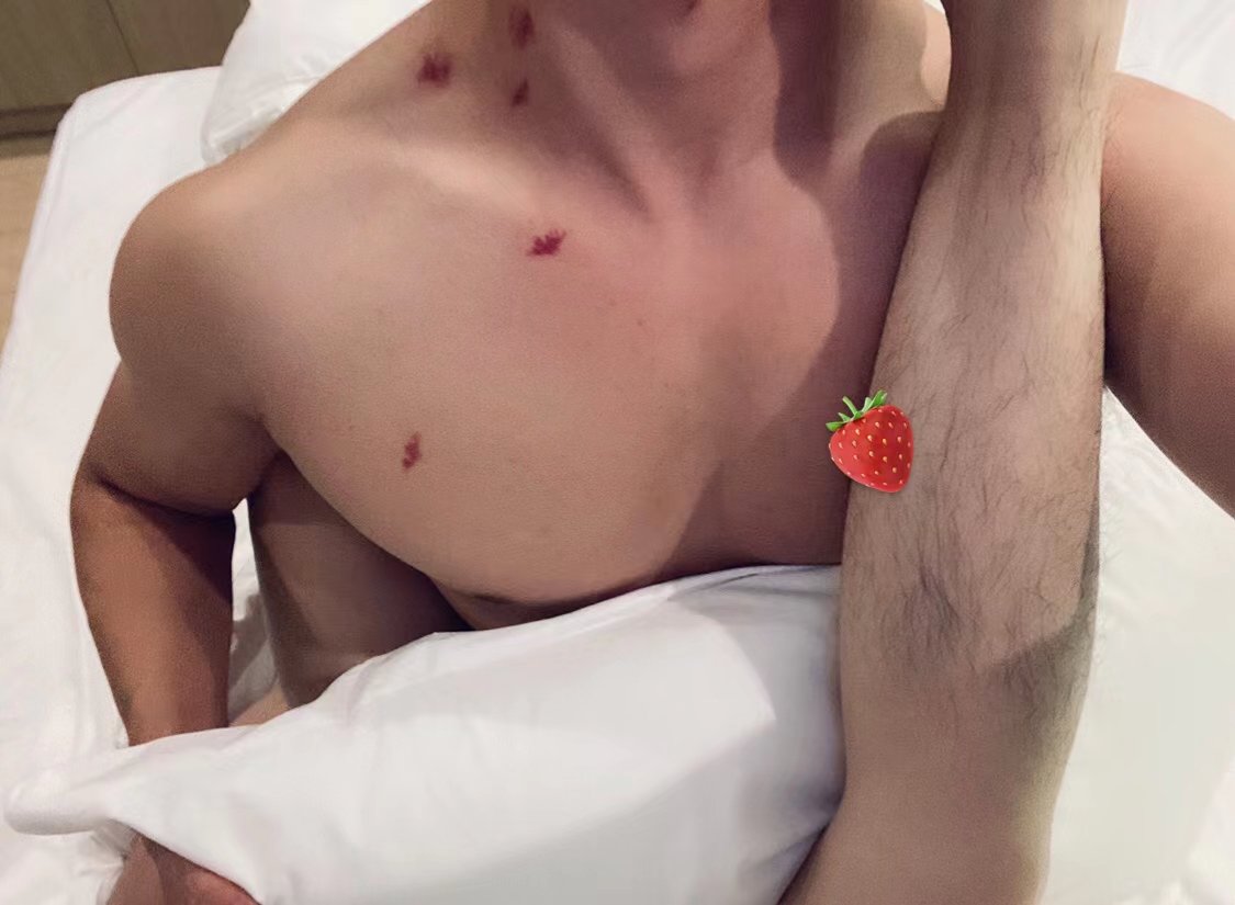 被种一大片草莓🍓(去年)
弟弟真会玩