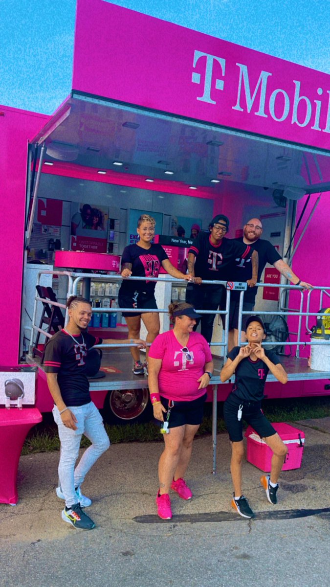 @TMoTruckSouthMA @TMoTruckSouthCT @TMoTruckNewHamp @marshfieldfair #TruckLife for lifeee🤘🏽, we’re back at it again w/the complete New England truck gang🚚💕 @tmobile is taking over, one town at a time, bringing you the Ultimate in #UnrealDeals w/#SeriousFun cause  #WeWontStop .