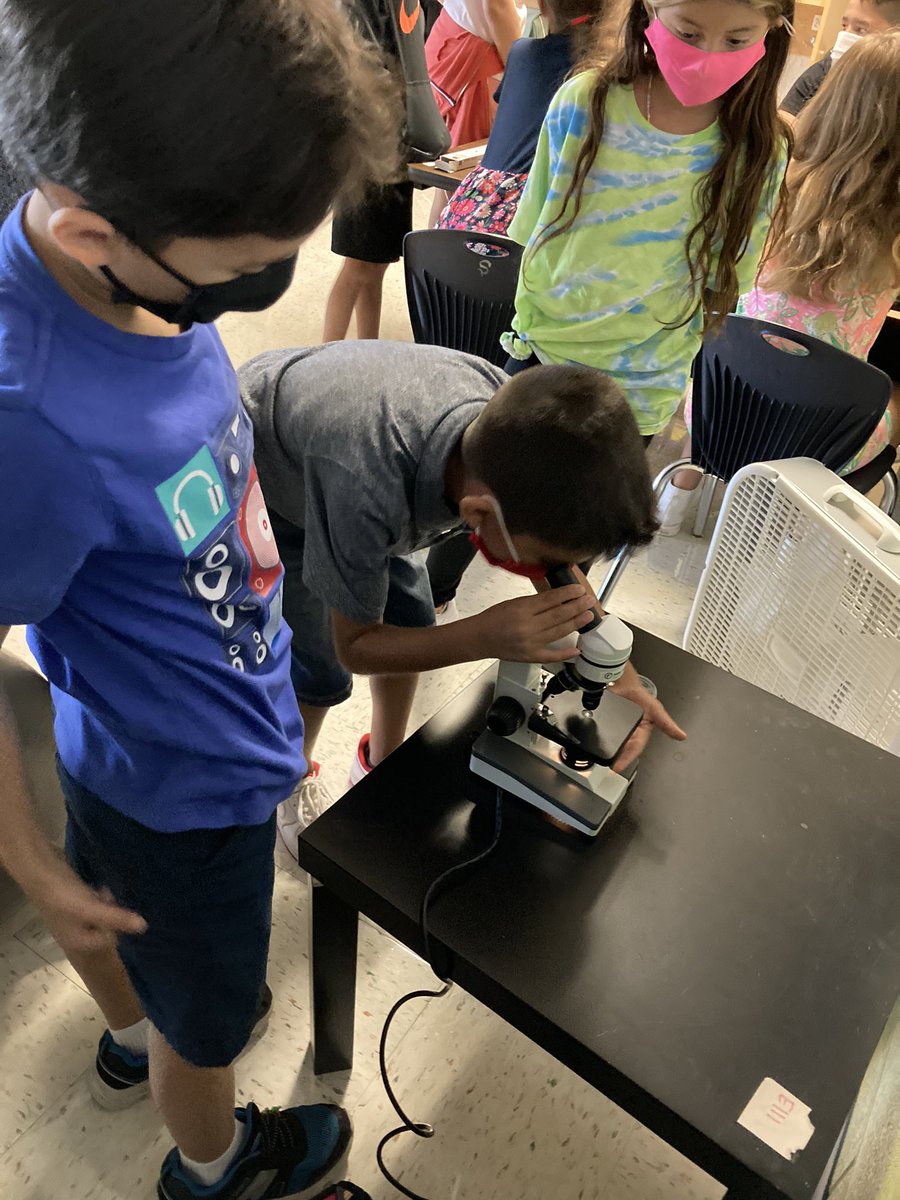 ssosa88's tweet photo. Today we explored science tools and their uses.  We had lots of learning. @NISDFranklinES @NISDScience #HandsOnLearning https://t.co/KdzCeCutpA