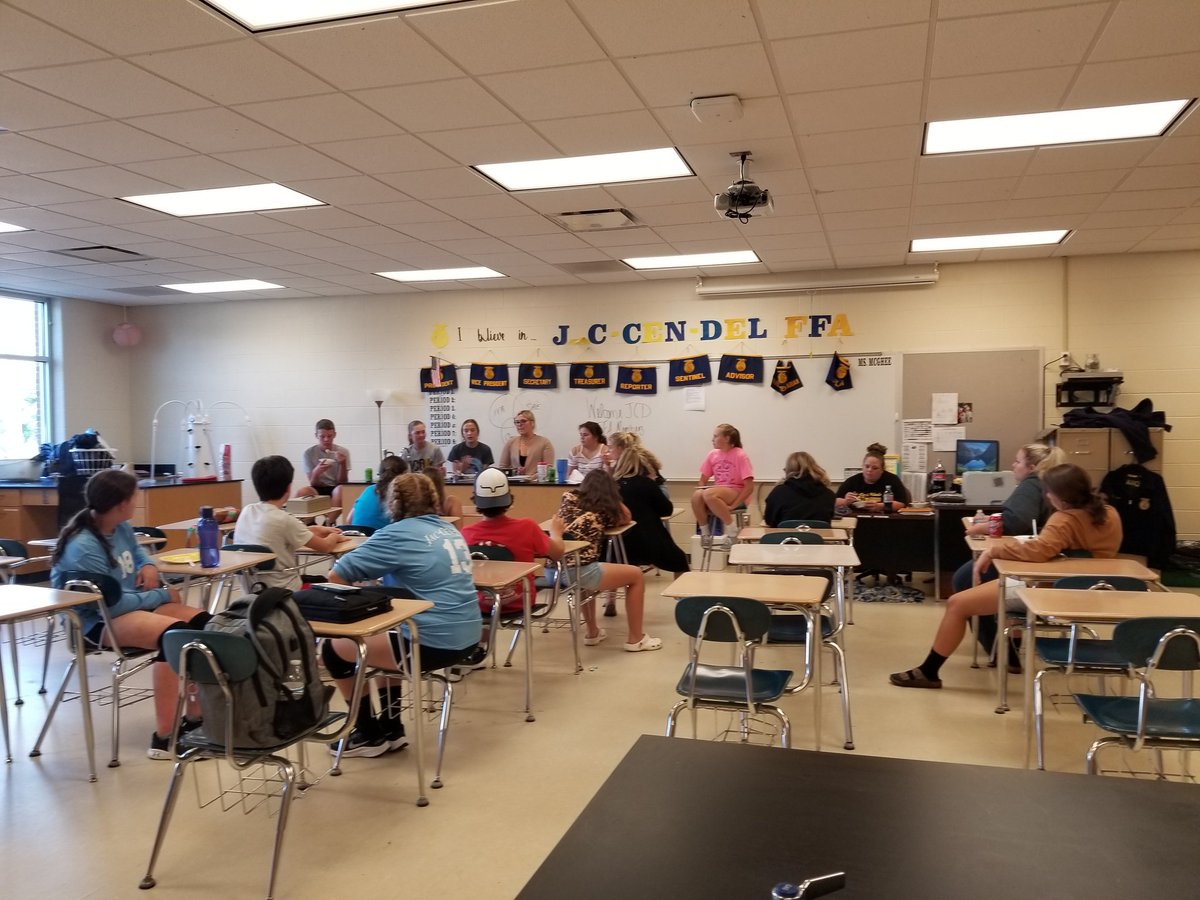 doodlebug_V's tweet photo. In between athletic events I dropped in to see what the @jcd_ffa crew was up to. Their #tacosocial seemed to be a hit! https://t.co/RpQtWXCJ98