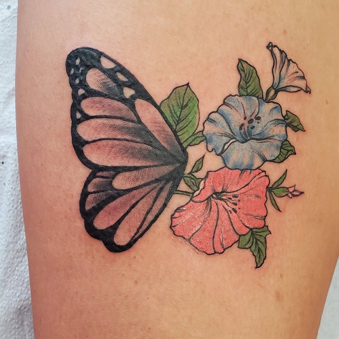 I got my first tattoo (upper right thigh) on Saturday and forgot to post about it lol. I love the work