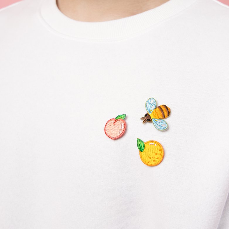 Need a cute and subtle reminder to do your errands on that island you've been neglecting (like me LOL)? Check out my embroidered ACNH pins available in my shop :D

ivycdraws.com/collections/ac…
