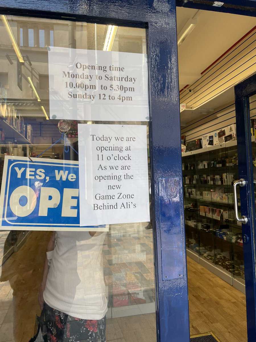 haafizahhoosen's tweet photo. Everyone on the #isleofman who wants an amazing VR gaming experience needs to Visit Ali’s Electronics / Gadgets I’m strand street @lovetechiom @GefMongooseIOM @poc_iom https://t.co/YwKcHhtqP4