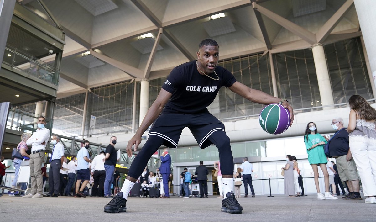 unicajaCB's tweet photo. 🏀 @pg30_Cole ya posa como jugador del #Unicaja
👏 Welcome to #Málaga, Norris!
💚💜 #YoSoyDelUnicaja #WelcomeNorris #TenemosTantasGanasYaDeVeros https://t.co/VUFYufsY4W