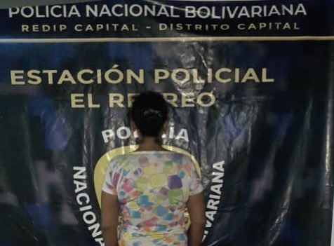TarekWiliamSaab's tweet photo. #DETENIDA Yasmin Salazar Castro propietaria de un albergue ubicado en la Av Palmas investigada por maltratar a las mascotas comunitarias que son llevados al lugar; A dicha ciudadana se le #Imputara los delitos de maltrato animal y hacerse justicia por propia mano https://t.co/Sqf9ClOCHF