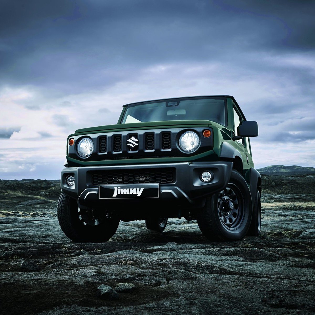 Para los trabajos más duros busca un compañero profesional en el que poder depender.
#SuzukiJimny Pro: fiable capaz y dispuesto a llevarte donde necesites.
👉 auto.suzuki.es/jimny 
#jimny #4x4 #todoterreno