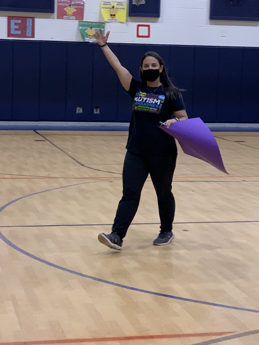 GlebePE's tweet image. Mrs. M working hard  to get things ready for #firstdayofschool #APSisAwesome @GlebeAPS #physed