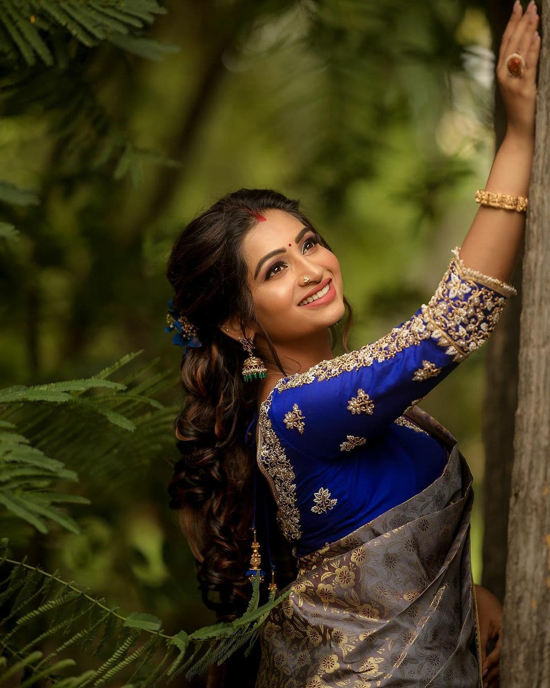 Traditional-Saree-Poses- THE EMERGING INDIA