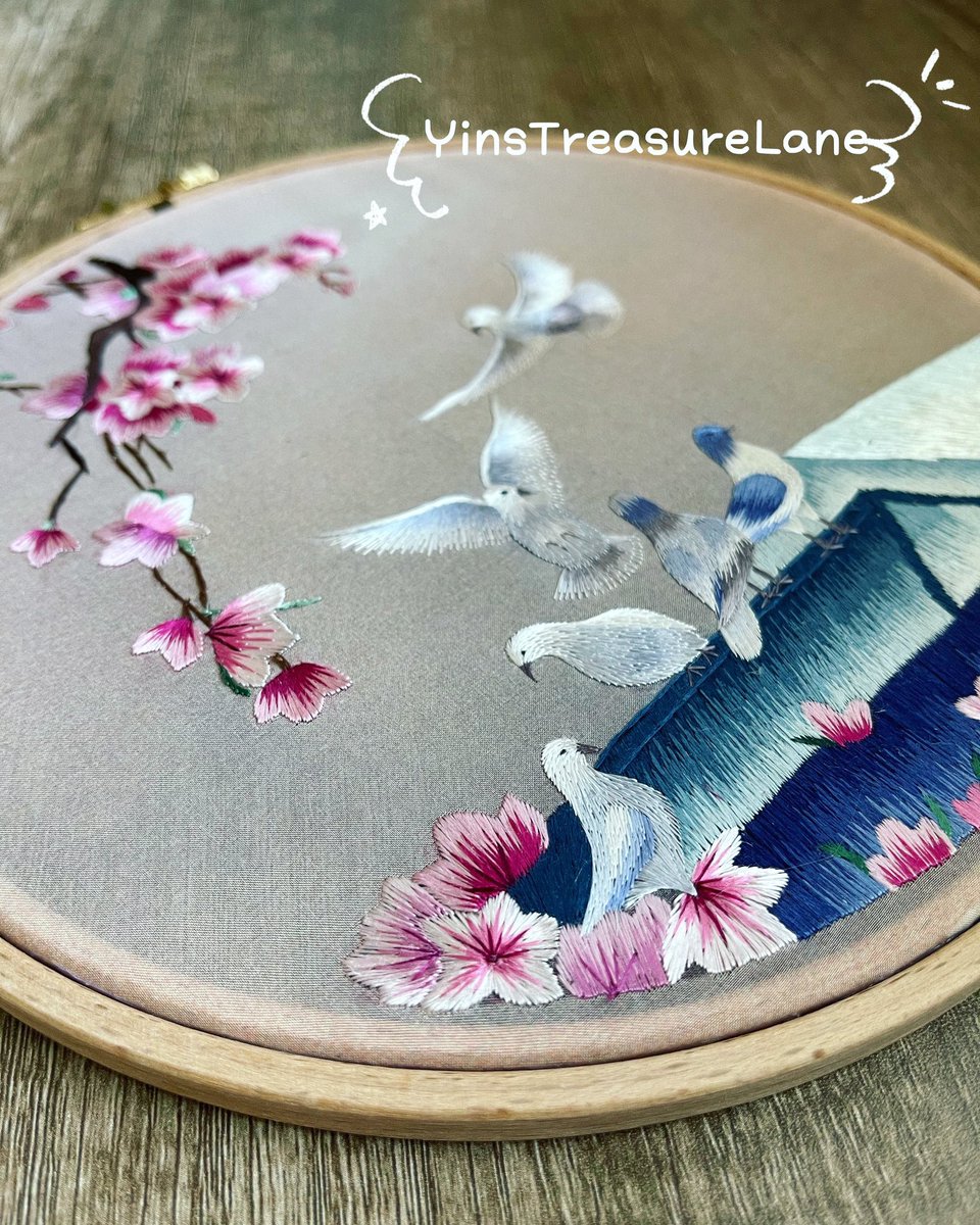 Doves of peace on the roof🌿🌿🌿
🌿
🌿
🌿
🌿
🌿
🌿
#yinstreasurelane #dove #peachblossoms #doveembroidery #peachcraft #floralembroideryhoop #flowerembroidery #embroideryart #embroiderydesign #embroiderymagazine #embroideryhoop #hoopart #birdembroidery #birdcraft #animalembroidery