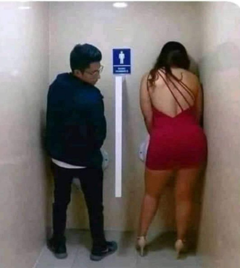 leoncio4732's tweet image. Cuando vas al baño y te consigues con la q has bailado toda la noche 🤣😂😅😂🤣😂😅🤭🤭🙈