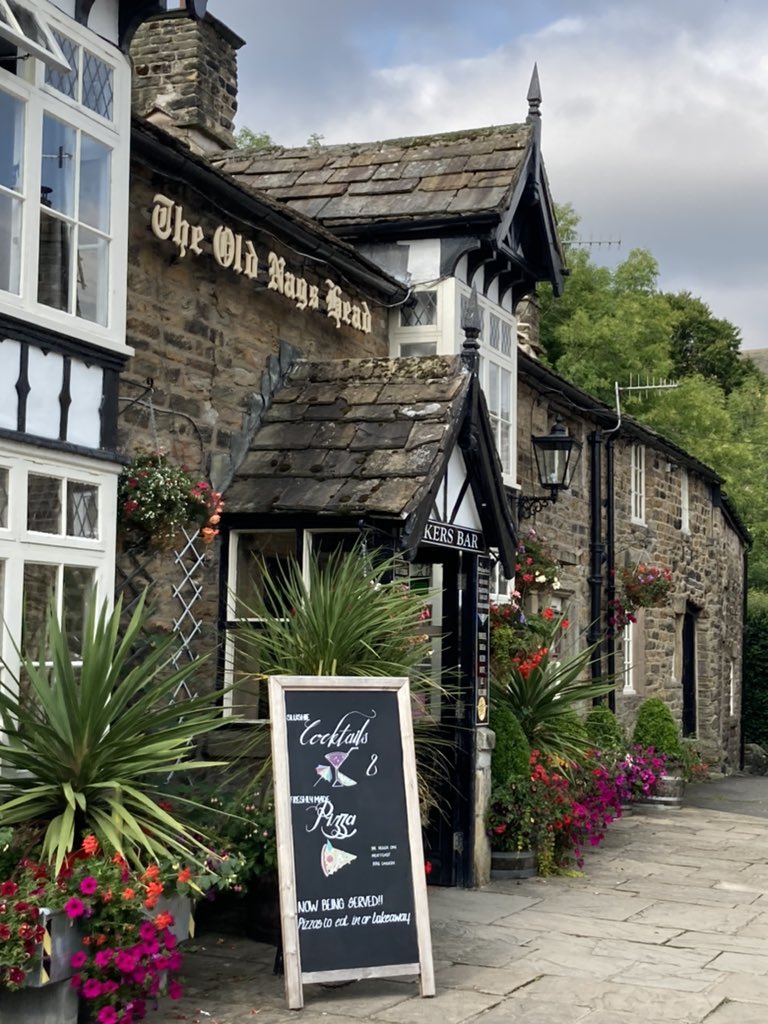 peeandapint's tweet photo. The Nag’s Head, Edale, Derbyshire 

Beer: 6/10
Toilets: 5/10

A Grade II listed Inn with a few local or craft beers on offer. Oak beams, and toilets with modern tiles and sinks but could do with more closer monitoring for cleanliness. 
#Craftbeer #LocalBeer #PeeandAPint https://t.co/wuBTxFvMeD