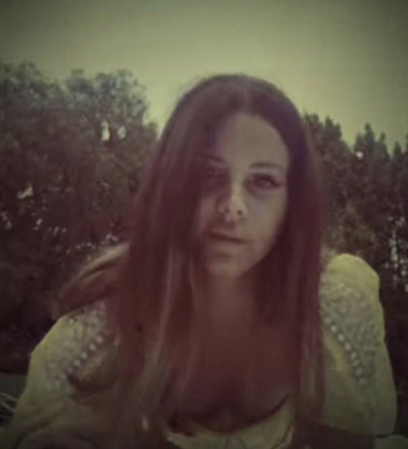 نشرت إحدى القنوات المجهولة عبر اليوتيوب ڤيديو غنائي صوّرته لانا دل ري لأغنية Hope is a dangerous thing، من المؤكد أن الڤيديو بلا حقوق لذلك لم تحذفه يوتيوب حتى الآن! 
لمشاهدة الڤيديو: m.youtube.com/watch?v=ehVVzS…