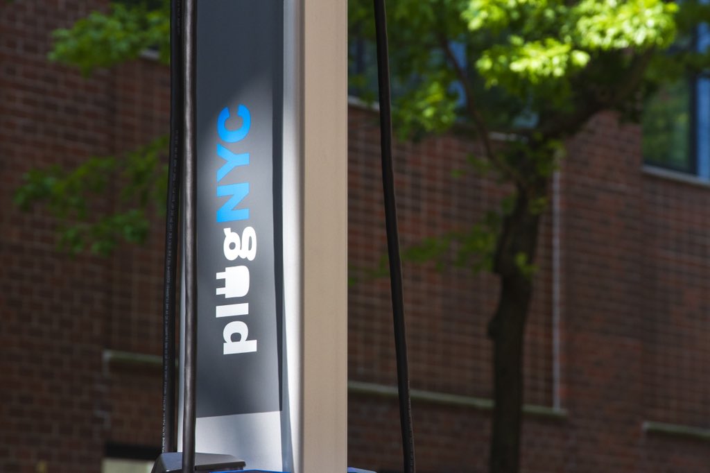 ignacio_id's tweet photo. The #plugnyc #evcharger I designed for #newyorkcity #readytogo at the #upperwestside #93rdstreet &amp; #centralparkwest @ConEdison @NYC_DOT @FLONetwork https://t.co/Gy520uUKni