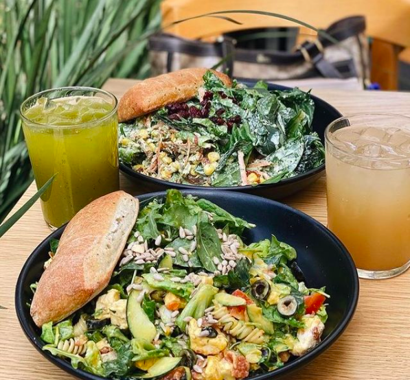 green_grassmx's tweet photo. Ya sea soleado o nublado, todos los días son perfectos para comer una de nuestras deliciosas ensaladas adictivas. 

Tú, ¿ya pediste la tuya para comer hoy? 
#makeitgreen #lifeisbettergreen 
#Food #Foodie #Mexico #ensaladas #delivery #delicioso https://t.co/ti8faljlAQ