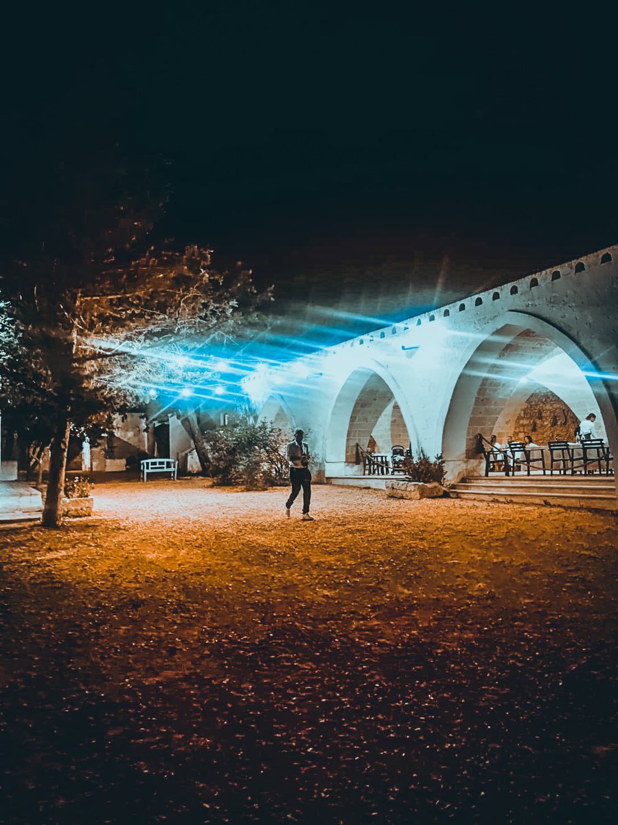 Artista é un'idea,
una suggestione,
un concetto, 
un progetto.
Prenditi la tua eternitá.