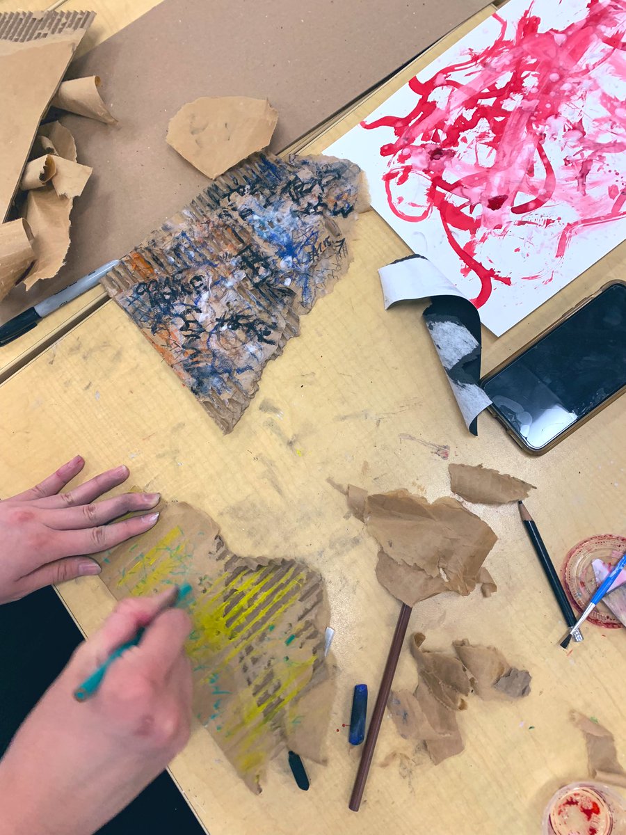 m_hauske's tweet photo. A wise teacher once said, Take chances, make mistakes, get messy! We are putting that into practice today in AP Drawing #CHSArt #CHSRise #APdrawing #ExperimentalMarks #Play https://t.co/h0uZrDMDN7