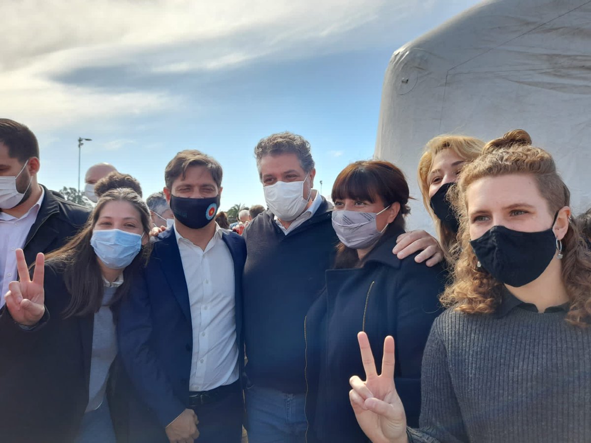 mc_lacapitana's tweet image. 📌 Junto a @DrDanielGollan, @luciaianez_, Ana Rusconi, @LuisFedeArias, @CintiaMansilla_, Gisela Di Dio, Daniela Silva Muñoz y Florencia Actis Perinetto participamos del operativo interministerial en Arturo Segui, junto al @Kicillofok, @nkreplak, @larroqueandres y @plambertini.