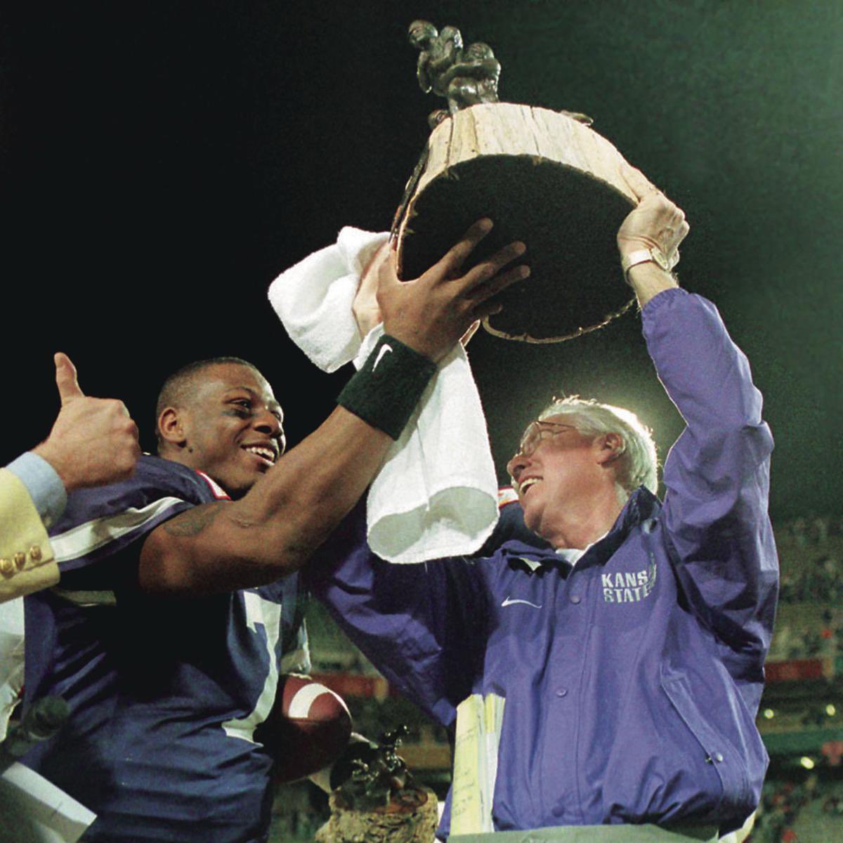 nocontextEMAW's tweet image. 