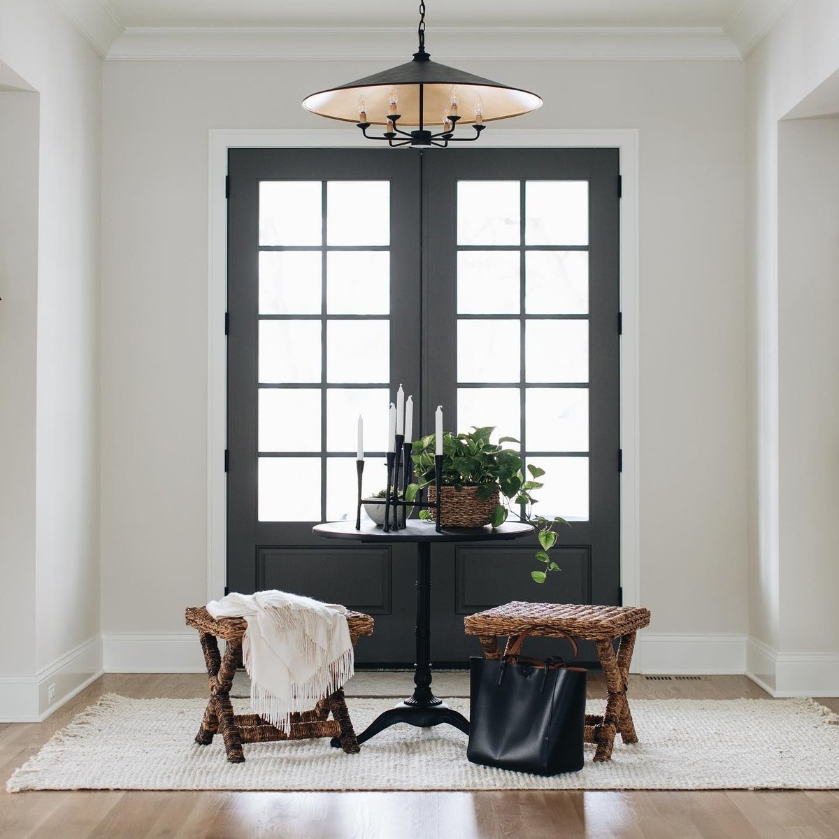 A handsome sprawling shade serves as the canopy for the Brussels Pendant by Currey and Company with its subtle oriental profile. The contemporary gold leaf on the interior of the shade adds contrast to the design.
-
Explore @CurreyCo on DesignerInc
-
#chandelier #chandelierdecor